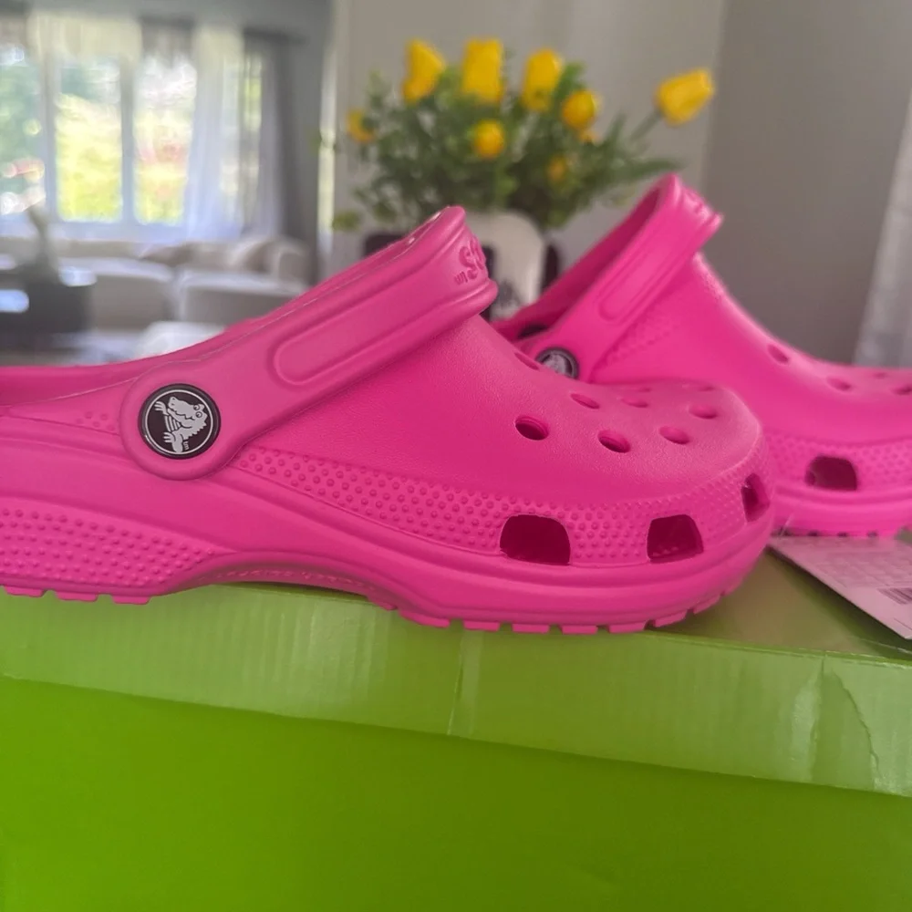 CROCS Kids Classic Clog in Hot Pink